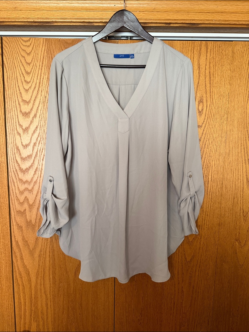 Apt. 9 Light Gray V-Neck Roll-Tab Sleeve Tunic